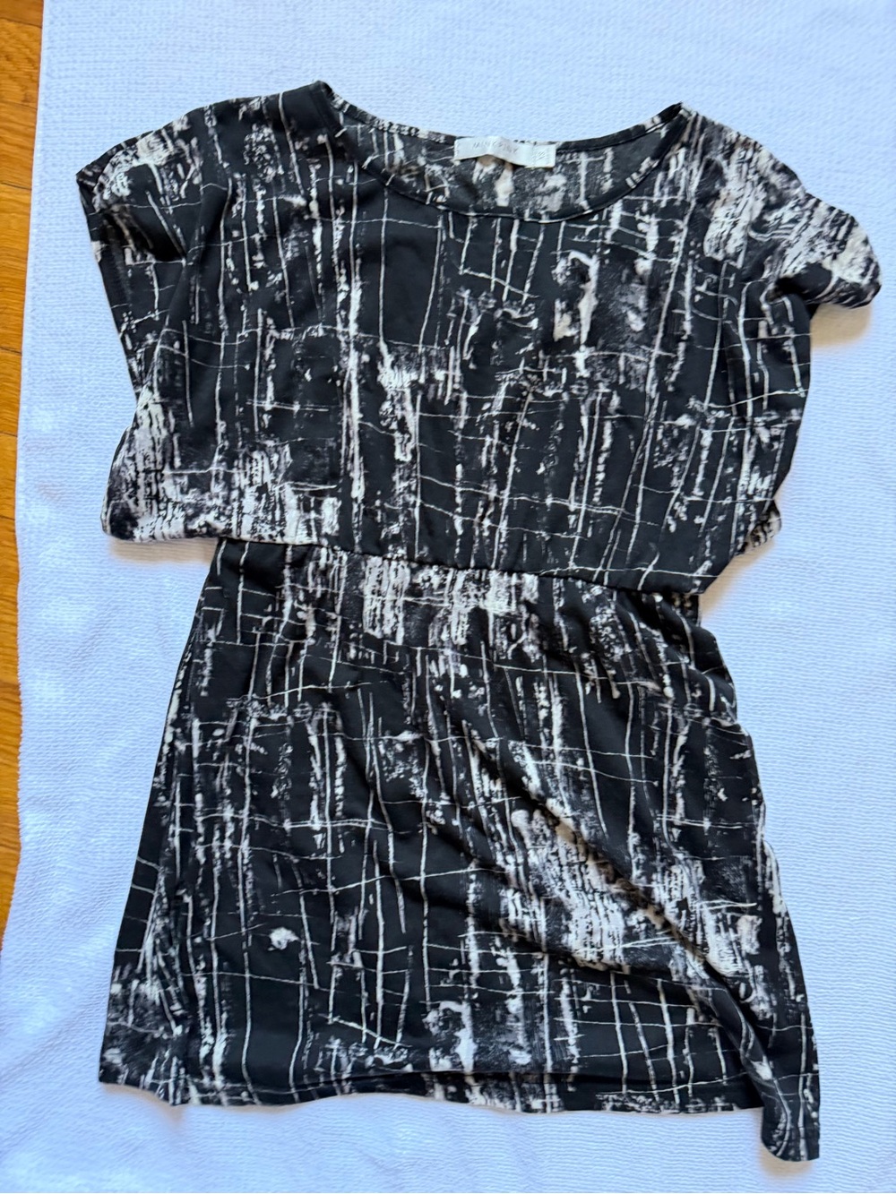 MINKPINK Black & White Abstract Short Sleeve Top